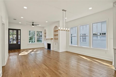 House in Winter Garden, Florida 3 bedrooms, 181.16 sq.m. № 2391232 - photo 6