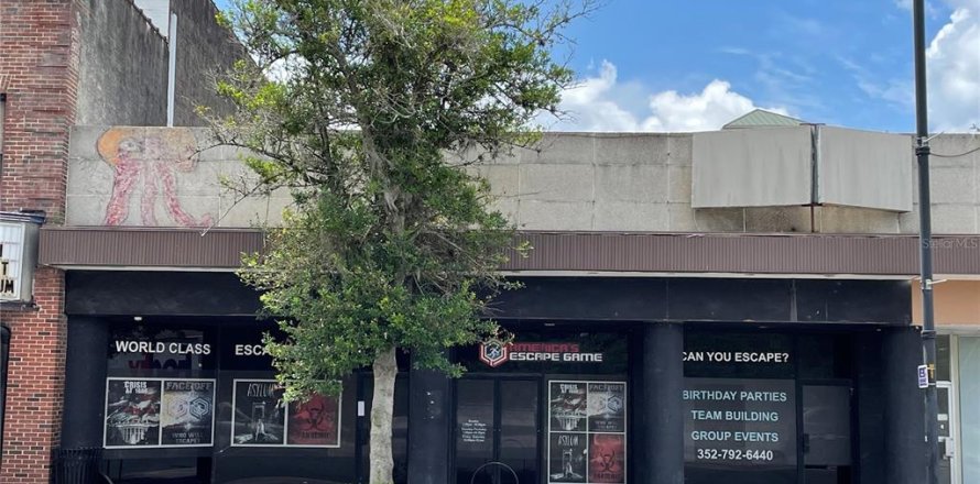 Immobilier commercial à Gainesville, Floride 1550.07 m2 № 1794966