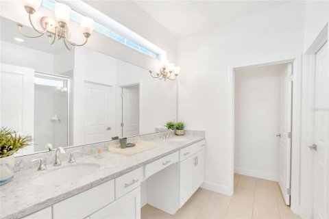 Casa en venta en Kissimmee, Florida, 10 dormitorios, 395.76 m2 № 1512543 - foto 4