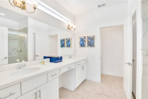Casa en venta en Kissimmee, Florida, 10 dormitorios, 395.76 m2 № 1512543 - foto 2