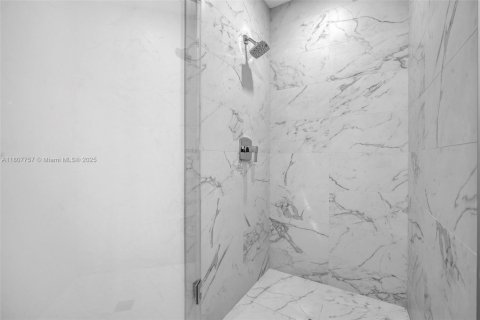 Copropriété à vendre à Sunny Isles Beach, Floride: 2 chambres, 126.44 m2 № 1864900 - photo 28