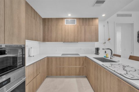 Copropriété à vendre à Sunny Isles Beach, Floride: 2 chambres, 126.44 m2 № 1864900 - photo 12