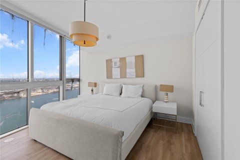 Condo in Miami, Florida, 3 bedrooms  № 1978342 - photo 2