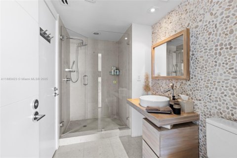 Condo in Miami, Florida, 3 bedrooms  № 1978342 - photo 4