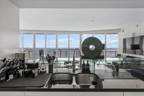 Condo in Miami, Florida, 3 bedrooms  № 1978342 - photo 24