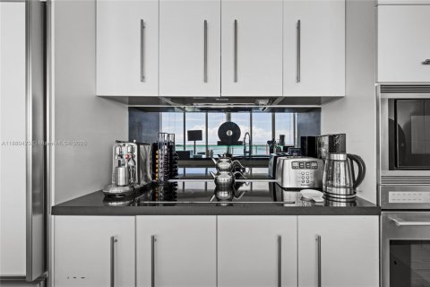 Condo in Miami, Florida, 3 bedrooms  № 1978342 - photo 23