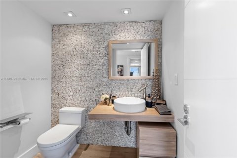 Condo in Miami, Florida, 3 bedrooms  № 1978342 - photo 9