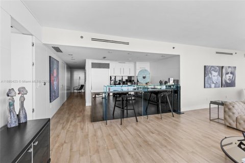 Condo in Miami, Florida, 3 bedrooms  № 1978342 - photo 29