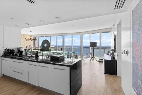 Condo in Miami, Florida, 3 bedrooms  № 1978342 - photo 21