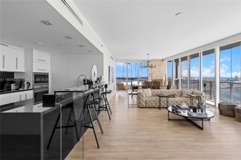 Condo in Miami, Florida, 3 bedrooms  № 1978342 - photo 26