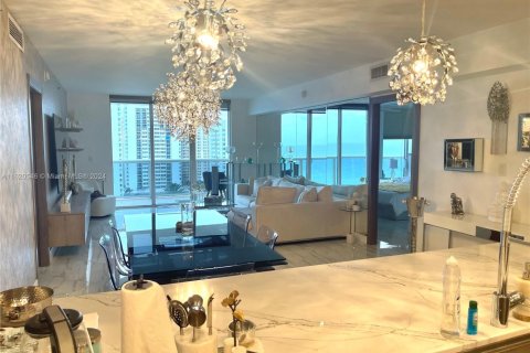 Condo in Hallandale Beach, Florida, 3 bedrooms  № 1292601 - photo 4