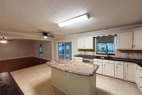 House in Clermont, Florida 6 bedrooms, 367.15 sq.m. № 2227355 - photo 7