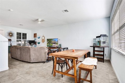 House in Lake Worth, Florida 4 bedrooms, 191.38 sq.m. № 1796374 - photo 14