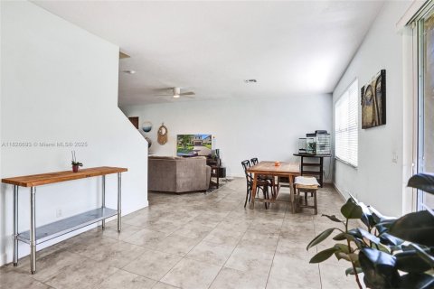 House in Lake Worth, Florida 4 bedrooms, 191.38 sq.m. № 1796374 - photo 21