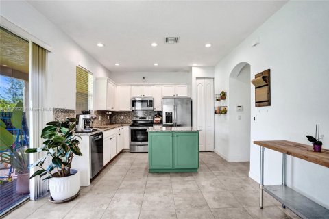 House in Lake Worth, Florida 4 bedrooms, 191.38 sq.m. № 1796374 - photo 23