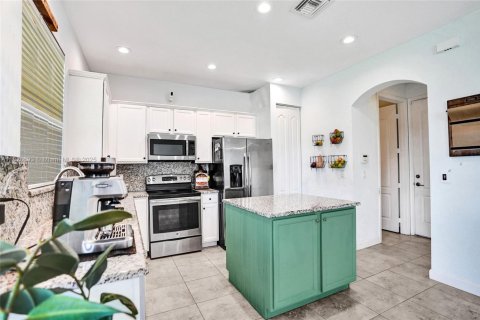 House in Lake Worth, Florida 4 bedrooms, 191.38 sq.m. № 1796374 - photo 24