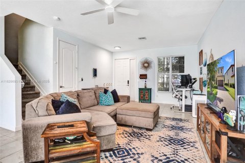 House in Lake Worth, Florida 4 bedrooms, 191.38 sq.m. № 1796374 - photo 11