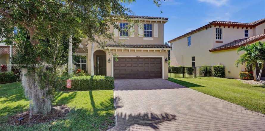 House in Lake Worth, Florida 4 bedrooms, 191.38 sq.m. № 1796374