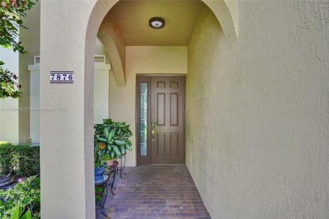 House in Lake Worth, Florida 4 bedrooms, 191.38 sq.m. № 1796374 - photo 6