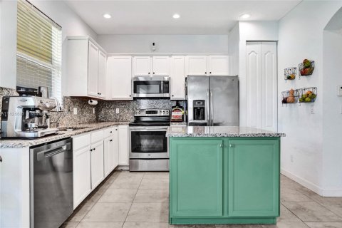 House in Lake Worth, Florida 4 bedrooms, 191.38 sq.m. № 1796374 - photo 27