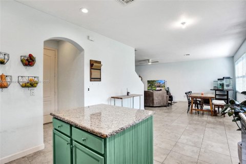 House in Lake Worth, Florida 4 bedrooms, 191.38 sq.m. № 1796374 - photo 22