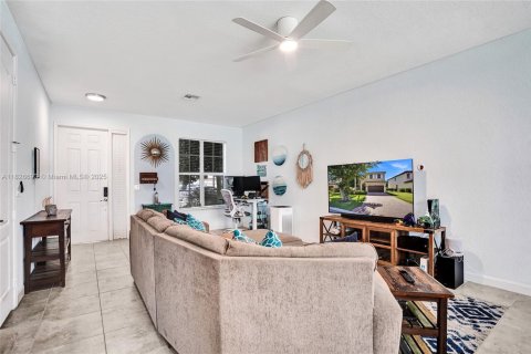 House in Lake Worth, Florida 4 bedrooms, 191.38 sq.m. № 1796374 - photo 10