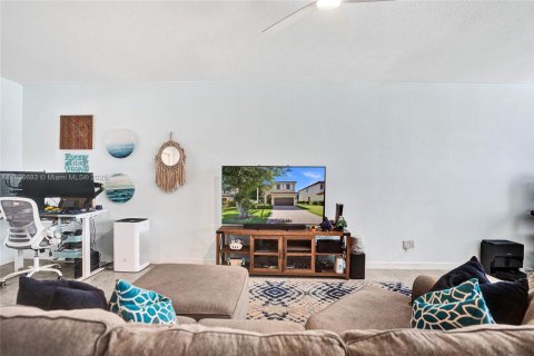 House in Lake Worth, Florida 4 bedrooms, 191.38 sq.m. № 1796374 - photo 9