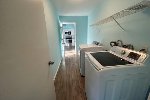House in North Port, Florida 3 bedrooms, 109.25 sq.m. № 1775517 - photo 10