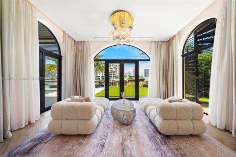 Casa en alquiler en Fort Lauderdale, Florida, 5 dormitorios, 604.14 m2 № 2038142 - foto 28