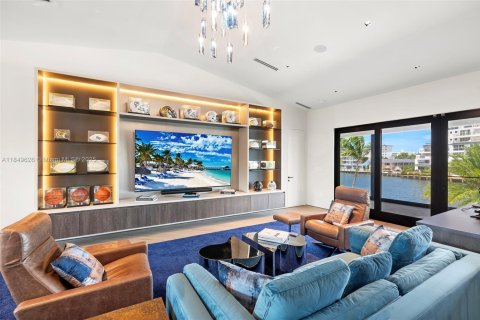 Casa en alquiler en Fort Lauderdale, Florida, 5 dormitorios, 604.14 m2 № 2038142 - foto 15