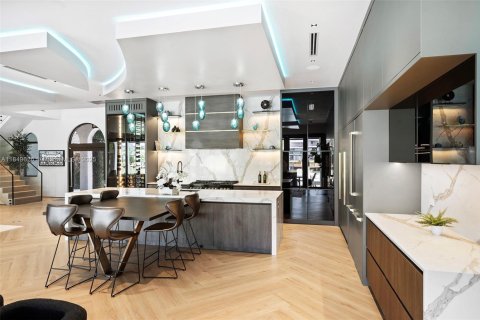 Casa en alquiler en Fort Lauderdale, Florida, 5 dormitorios, 604.14 m2 № 2038142 - foto 19