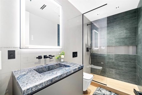 Casa en alquiler en Fort Lauderdale, Florida, 5 dormitorios, 604.14 m2 № 2038142 - foto 24