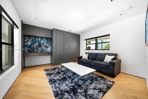 Casa en alquiler en Fort Lauderdale, Florida, 5 dormitorios, 604.14 m2 № 2038142 - foto 23