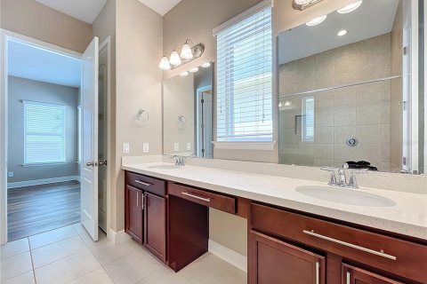 House in Orlando, Florida 5 bedrooms, 258.36 sq.m. № 1334086 - photo 28