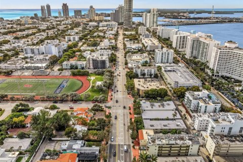 Condominio en venta en Miami Beach, Florida, 1 dormitorio, 63.82 m2 № 2036102 - foto 24