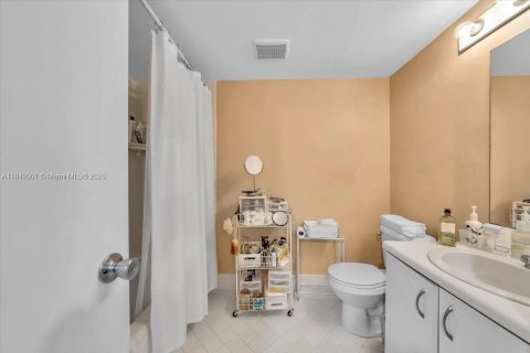 Condo in Pembroke Pines, Florida, 1 bedroom  № 1877508 - photo 14