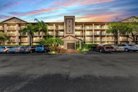 Condo in Pembroke Pines, Florida, 1 bedroom  № 1877508 - photo 1