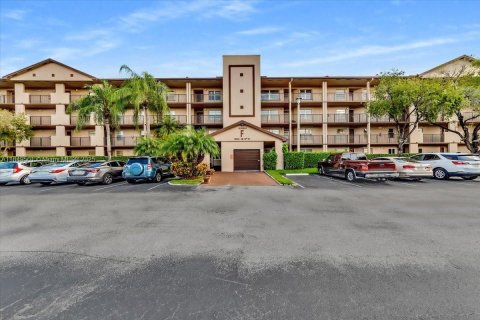 Condo in Pembroke Pines, Florida, 1 bedroom  № 1877508 - photo 20
