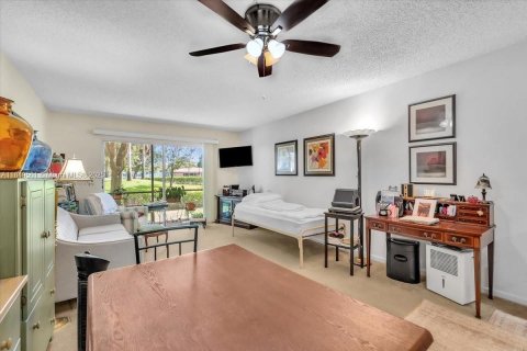 Condo in Pembroke Pines, Florida, 1 bedroom  № 1877508 - photo 3