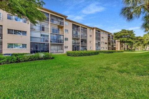 Condo in Pembroke Pines, Florida, 1 bedroom  № 1877508 - photo 21