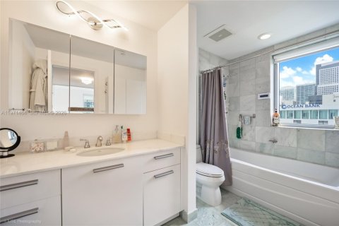 Copropriété à vendre à Miami, Floride: 2 chambres, 133.78 m2 № 2040785 - photo 13