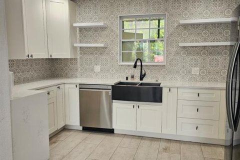 Touwnhouse à louer à Sarasota, Floride: 3 chambres, 141.21 m2 № 2399201 - photo 4