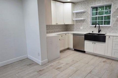 Touwnhouse à louer à Sarasota, Floride: 3 chambres, 141.21 m2 № 2399201 - photo 3