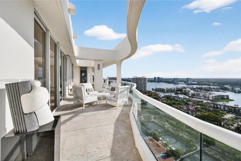 Condominio en venta en Aventura, Florida, 7 dormitorios, 715.35 m2 № 2066524 - foto 28