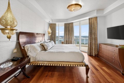 Condominio en venta en Aventura, Florida, 7 dormitorios, 715.35 m2 № 2066524 - foto 12