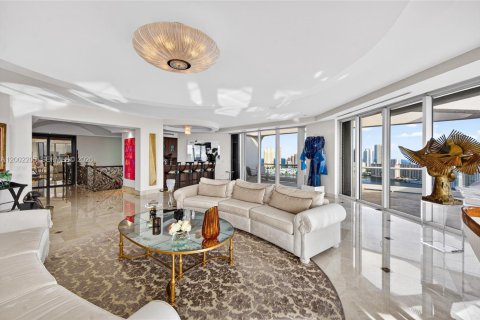 Condominio en venta en Aventura, Florida, 7 dormitorios, 715.35 m2 № 2066524 - foto 17