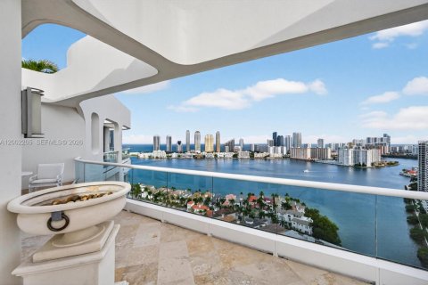 Condominio en venta en Aventura, Florida, 7 dormitorios, 715.35 m2 № 2066524 - foto 5