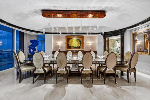 Condominio en venta en Aventura, Florida, 7 dormitorios, 715.35 m2 № 2066524 - foto 2