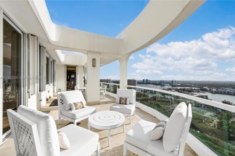 Condominio en venta en Aventura, Florida, 7 dormitorios, 715.35 m2 № 2066524 - foto 29