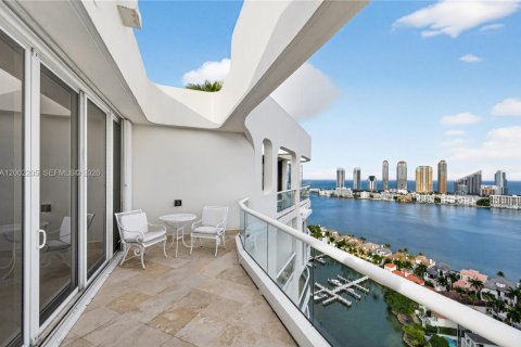 Condominio en venta en Aventura, Florida, 7 dormitorios, 715.35 m2 № 2066524 - foto 30